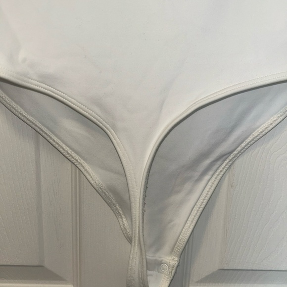 Babaton Contour Square Neck Bodysuit Long Sleeve Cream Ivory Women's Size large - Picture 4 of 4